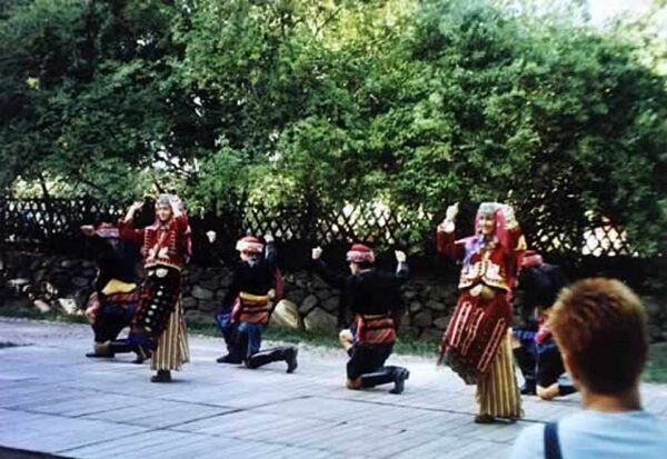 Beeindurckende Kostüme und ein toller Auftritt des türkischen Ensembles. Sie führten ein Volkstanz auf.