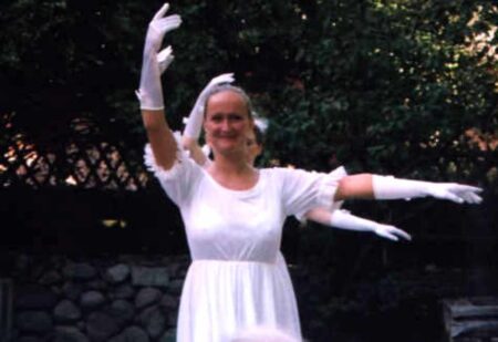 Die Mädel in der Ausgangsposition für den Walzer